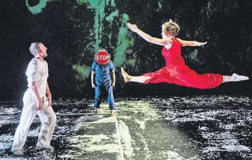 Lüksün ardında atık, sanat ülkesine geri döndü