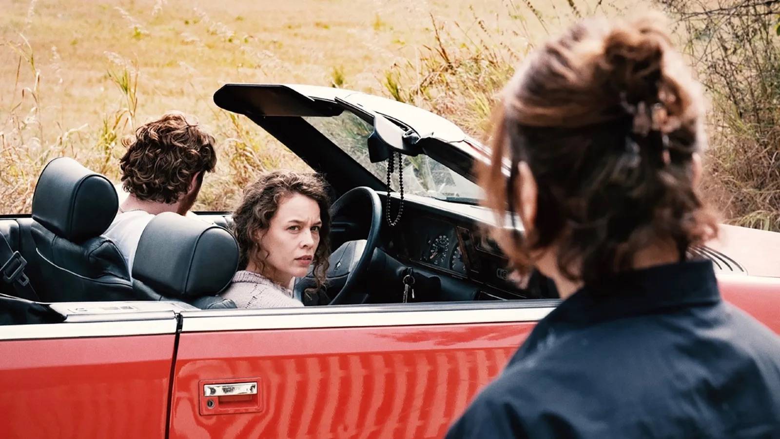 Yüzler, aynalar, kayıp kimlikler ve fısıltılar