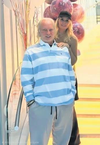 Sağlığına kavuştu, İstanbul'a döndü, mutluluk pozu!