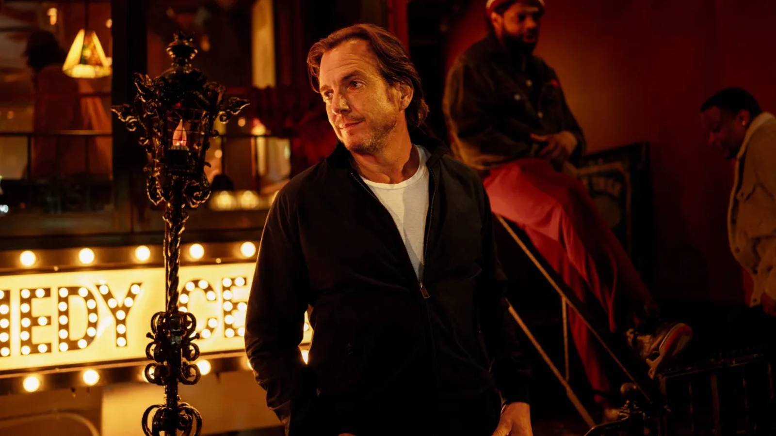 Gülmek için hazırlanın, sahne ışıkları sizinle!