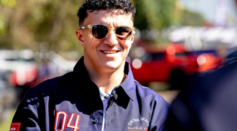 Avustralya'da Red Bull sürücüsü tutarlılıkla mücadele ediyor