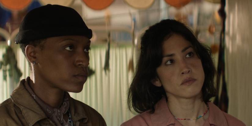 Sessizce gözlemleyen, karanlık sırları saklayan bir gölge