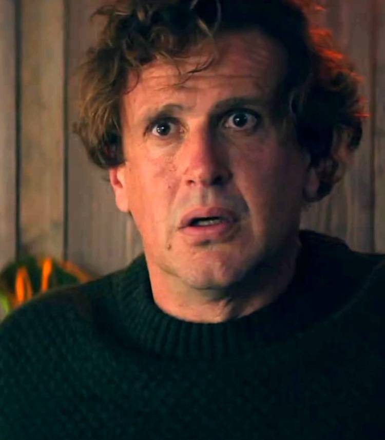 Yoğun çekimler, Segel'in performansı, komedi ve aksiyon bir arada