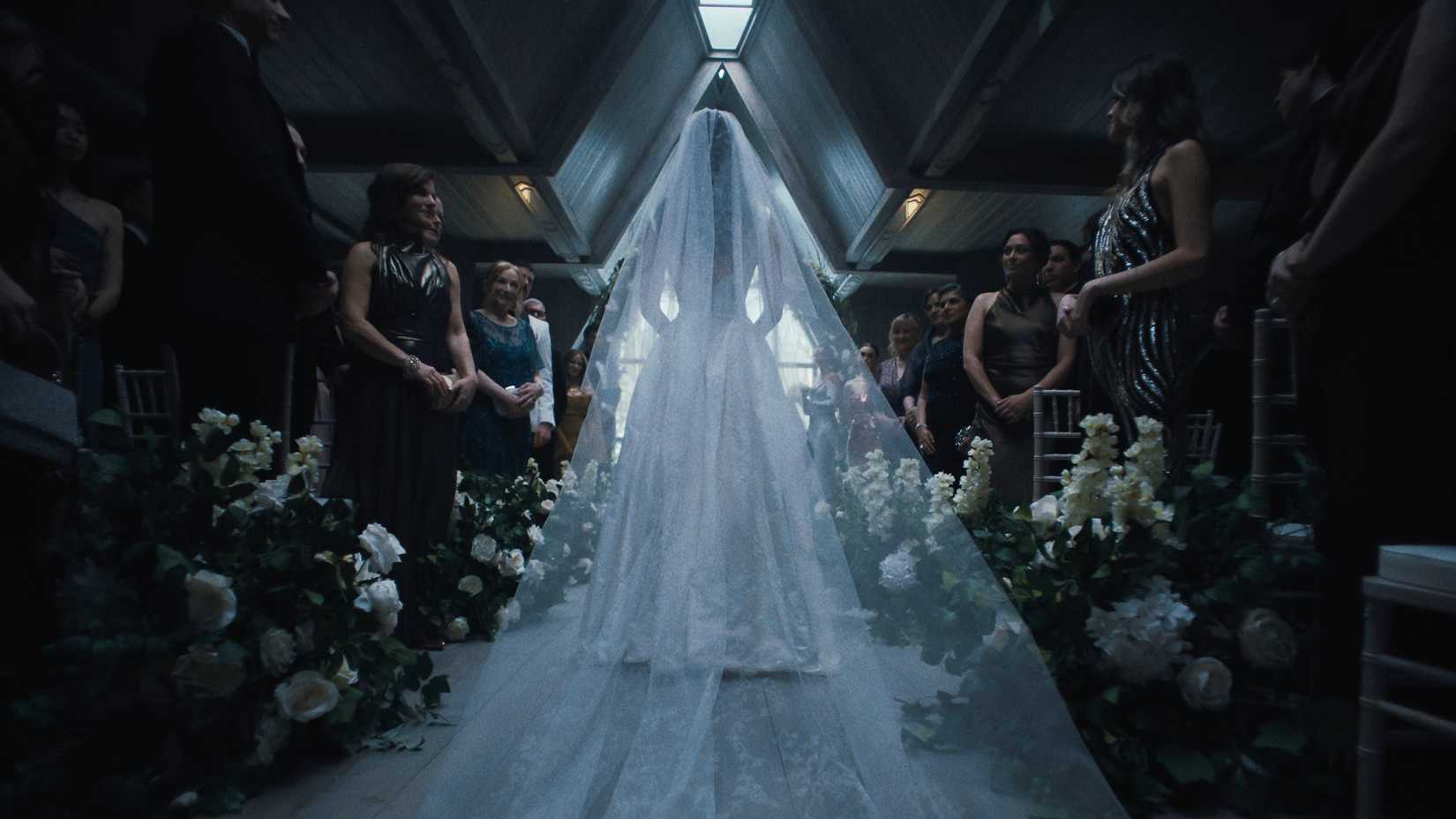 Karanlık sırlar, tehlike kolsuzuyor, kader ağına düşüyor