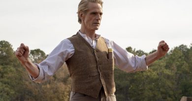 Alternatif tarih, süper kahramanlar ve derin anlam katmanları