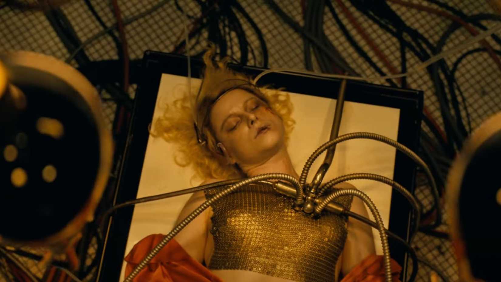 Gotik atmosfer, karanlık hikaye, beklenmedik dönüşler, etkileyici performanslar