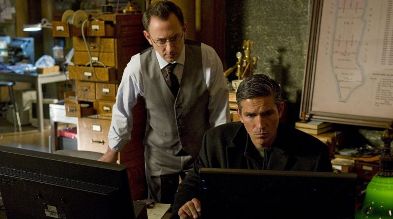 Gelecekten gelen uyarılar, suçları önleme çabası, karmaşık ilişkiler