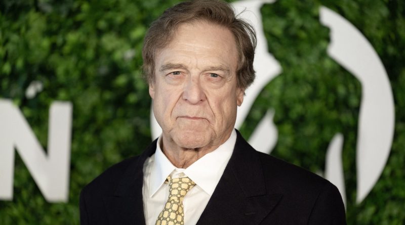 Tuhaf bir filmden ilk bakış: Goodman'dan beklenmedik rol