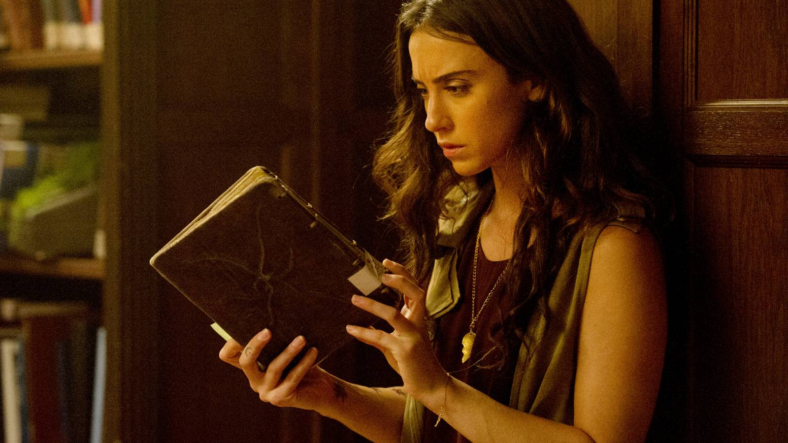 Büyülü dünyalara yolculuk başlasın, karanlık fantezi yükseliyor