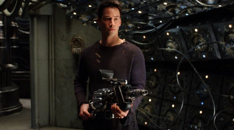 Siberpunk geleceğe damga vuruyor, neon ışıklar parlıyor