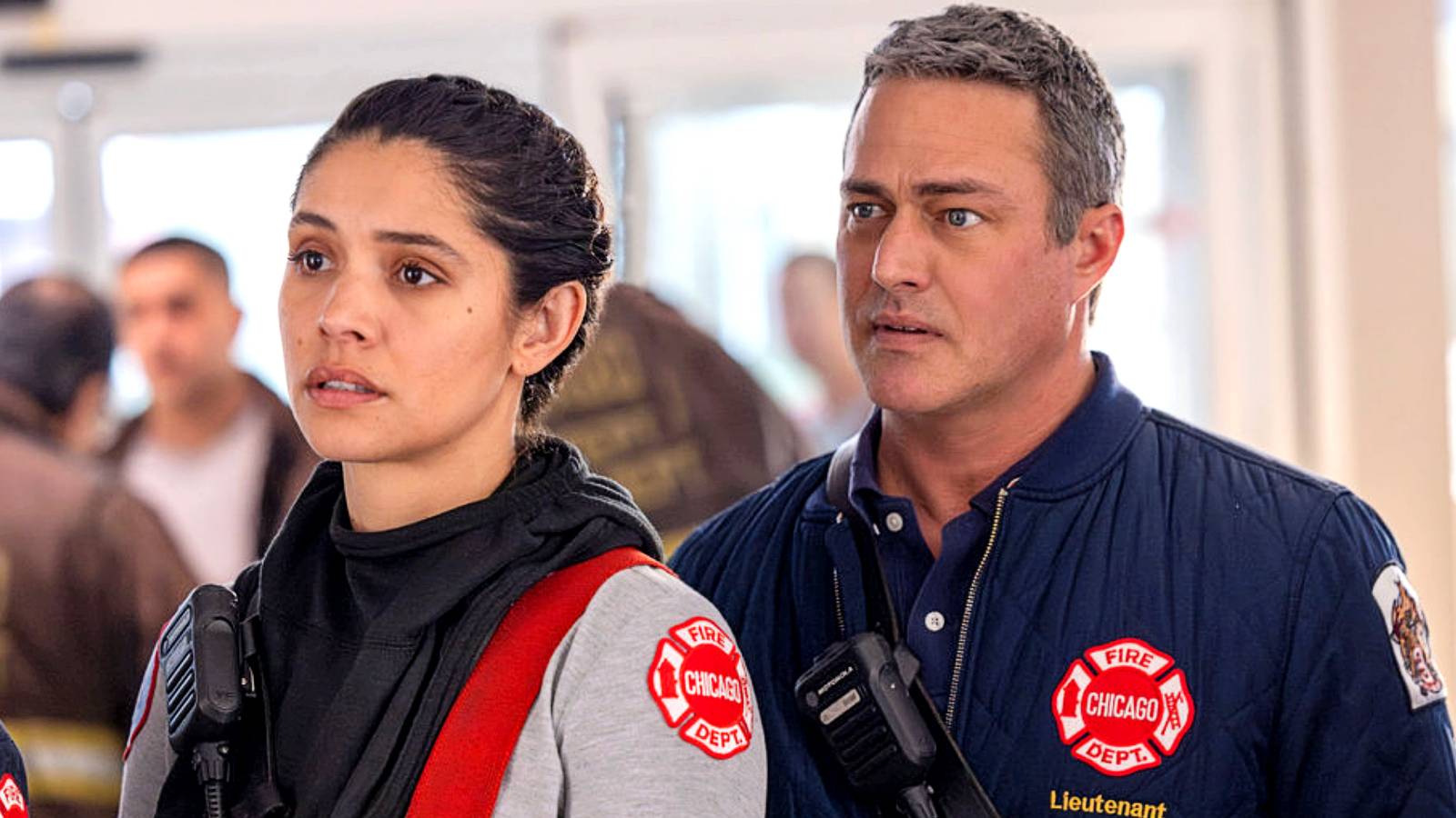 Şikago'da hayat tehlikeye giriyor, ekip tek yürek oluyor