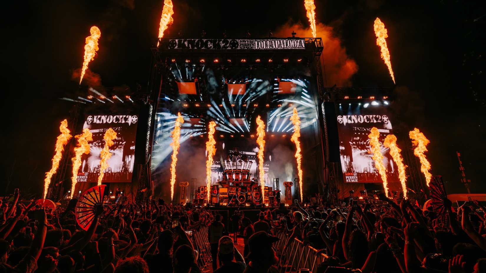 Enerji dolu sahne, müzik ritmi, festival coşkusu!