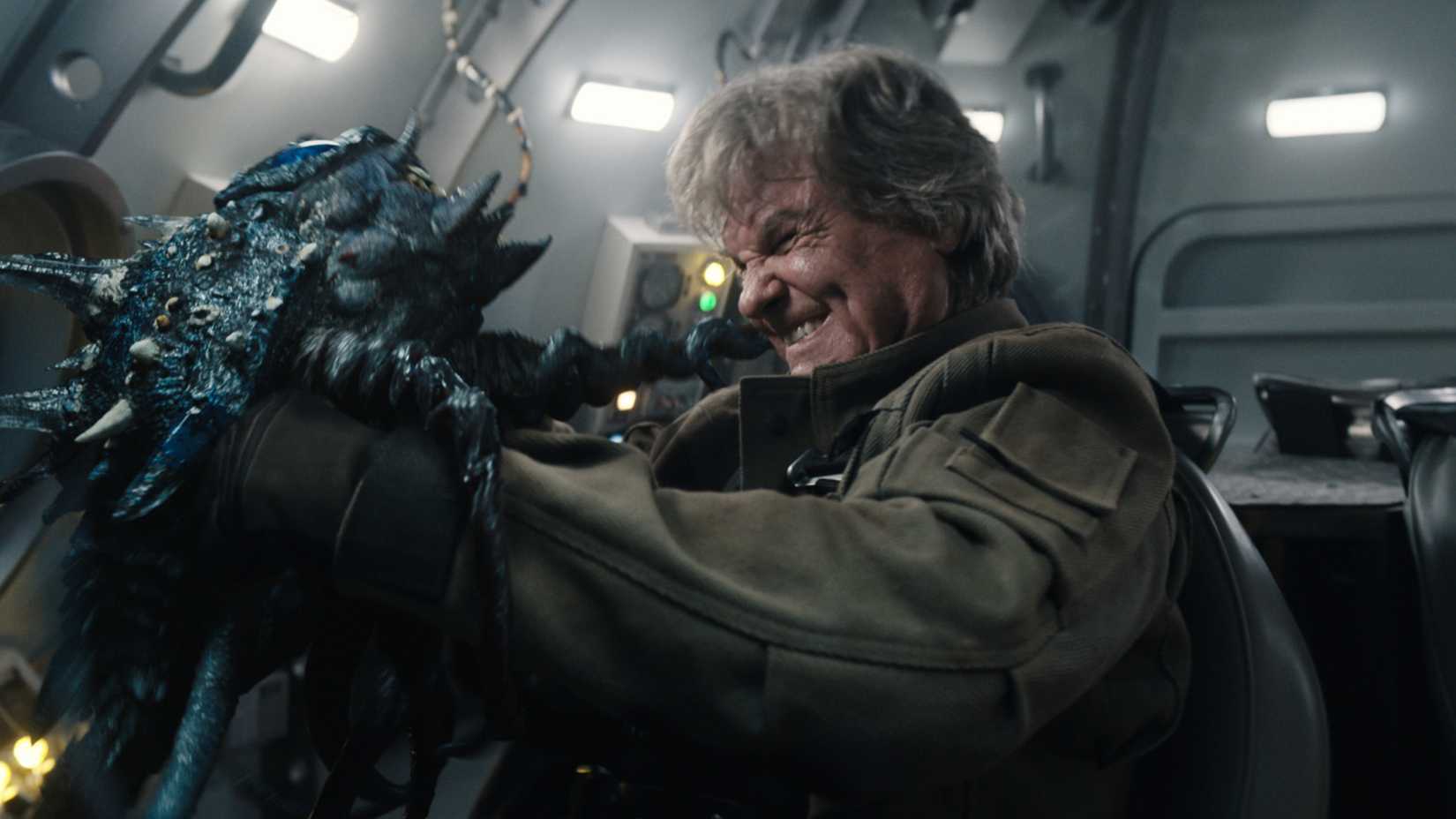 Dev canavarlar yükseliyor, ekranlar sallanıyor, izleyiciler nefes tutuyor