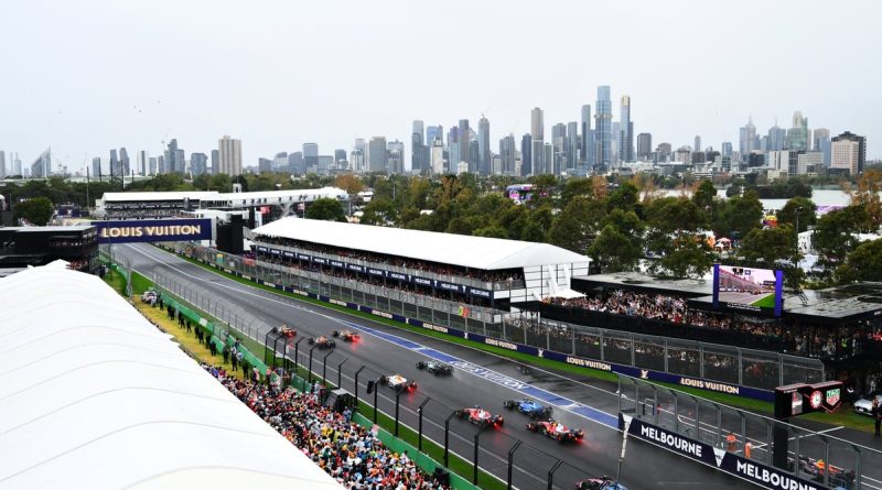 Uçuşlar iptal oldu, Formula 1 Melbourne'de!