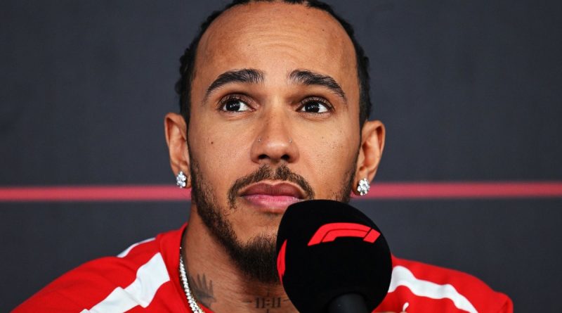 Hızlanma şaşkınlık yarattı, Hamilton açıklama bekliyor