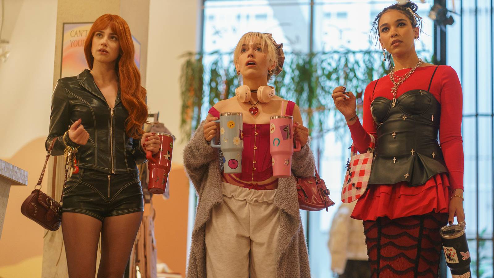 Lüks, sır ve dehşet iç içe geçmiş karanlık bir dünya