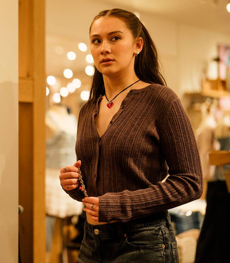 Yüksek moda, gizem, gerilim; karanlığın lüks içindeki dansı