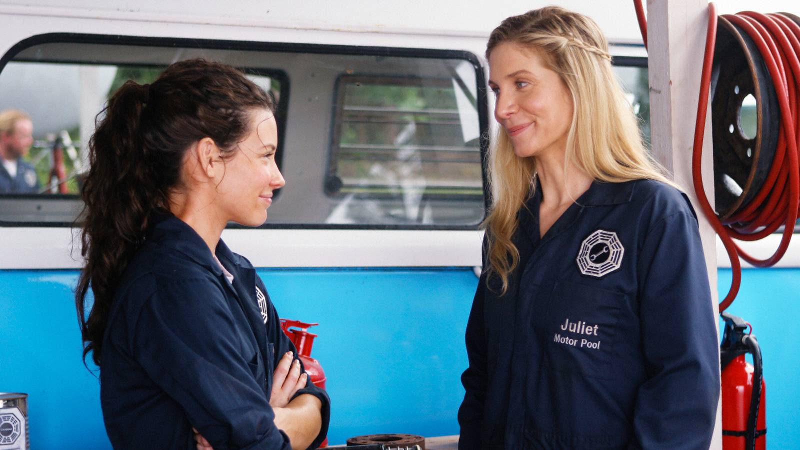 Adalar, gizem, hayatta kalma mücadelesi ve beklenmedik dönüşümler