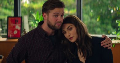 Weisz'in performansı büyüleyici, hikaye çarpıcı değişimler içeriyor