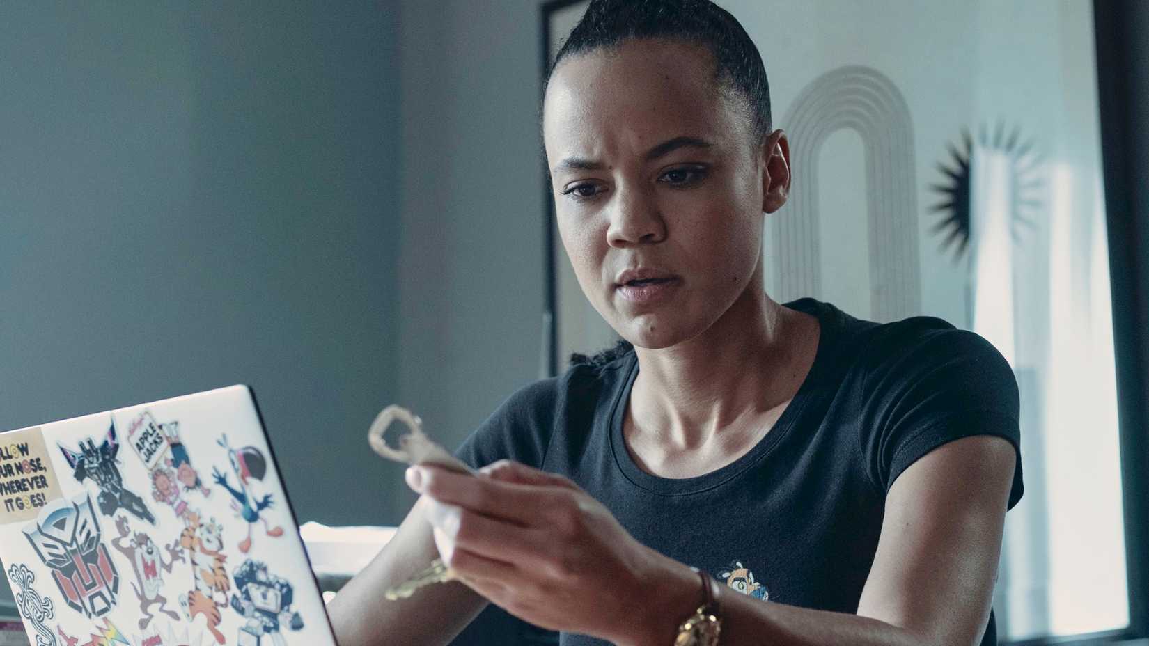 Kasvetli atmosfer, gizem ve beklenmedik karakterler