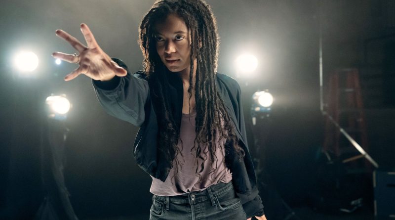 Genç süper kahramanlar yükselişte, yeni tehlikeler beliriyor