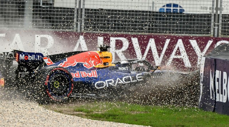 Pilotun hatası, bariyerlere çarpma, kırmızı bayrak, yarış aksadı