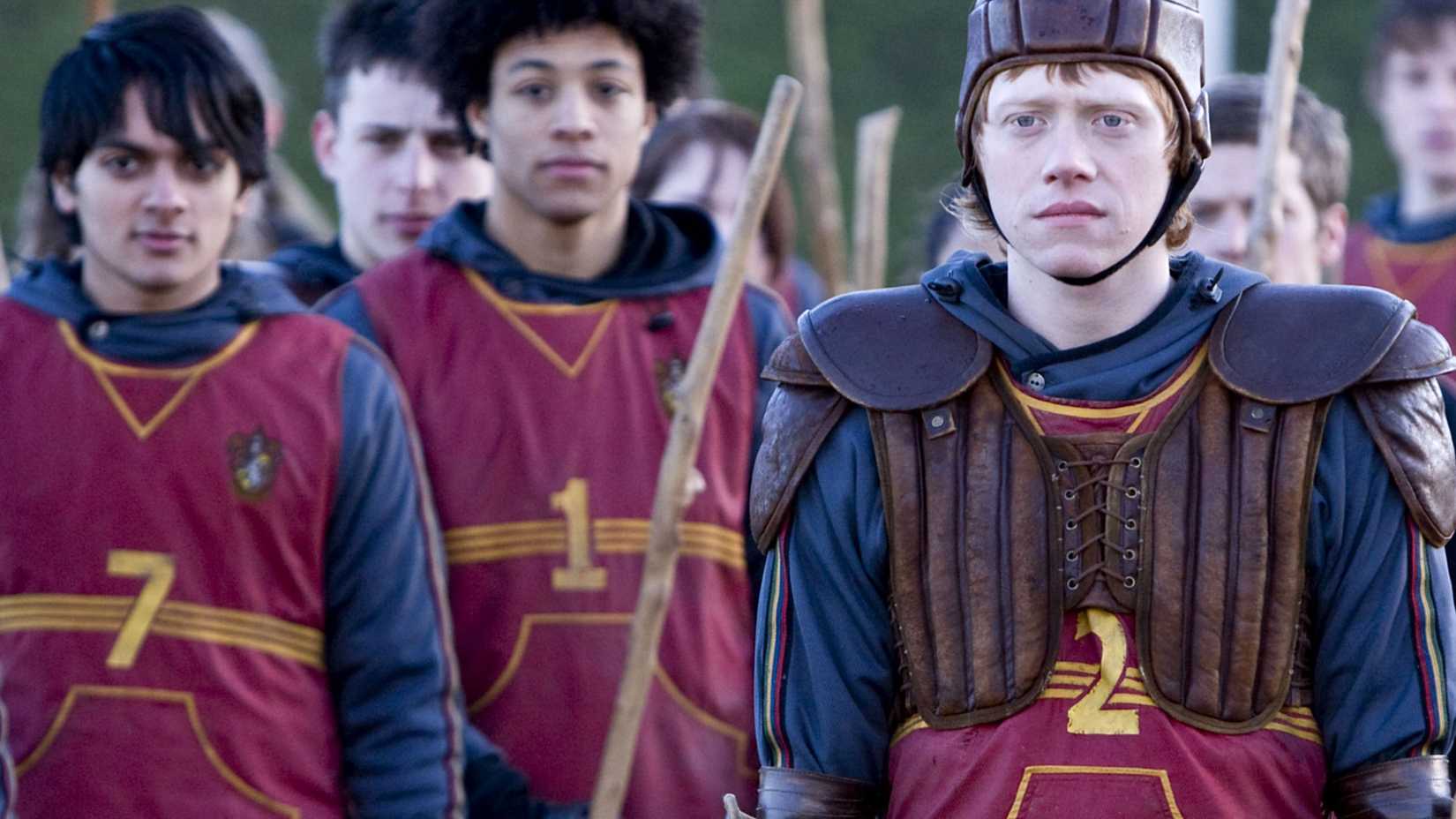 Quidditch formasıyla kitapları aşan bir detay dikkat çekiyor