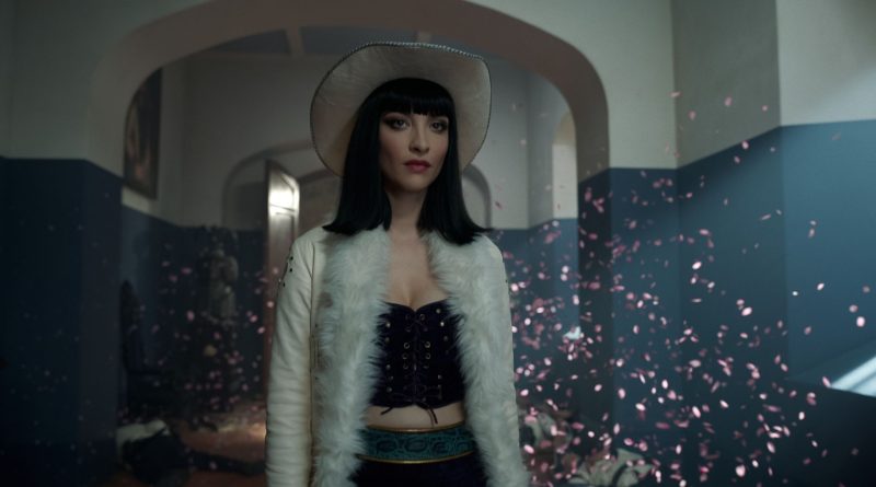 Arkeolog kraliçe, sırları açığa çıkarıyor, güç yükseliyor