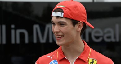 Kırmızı renk hayallerini besliyor, geleceğe umutla bakıyor