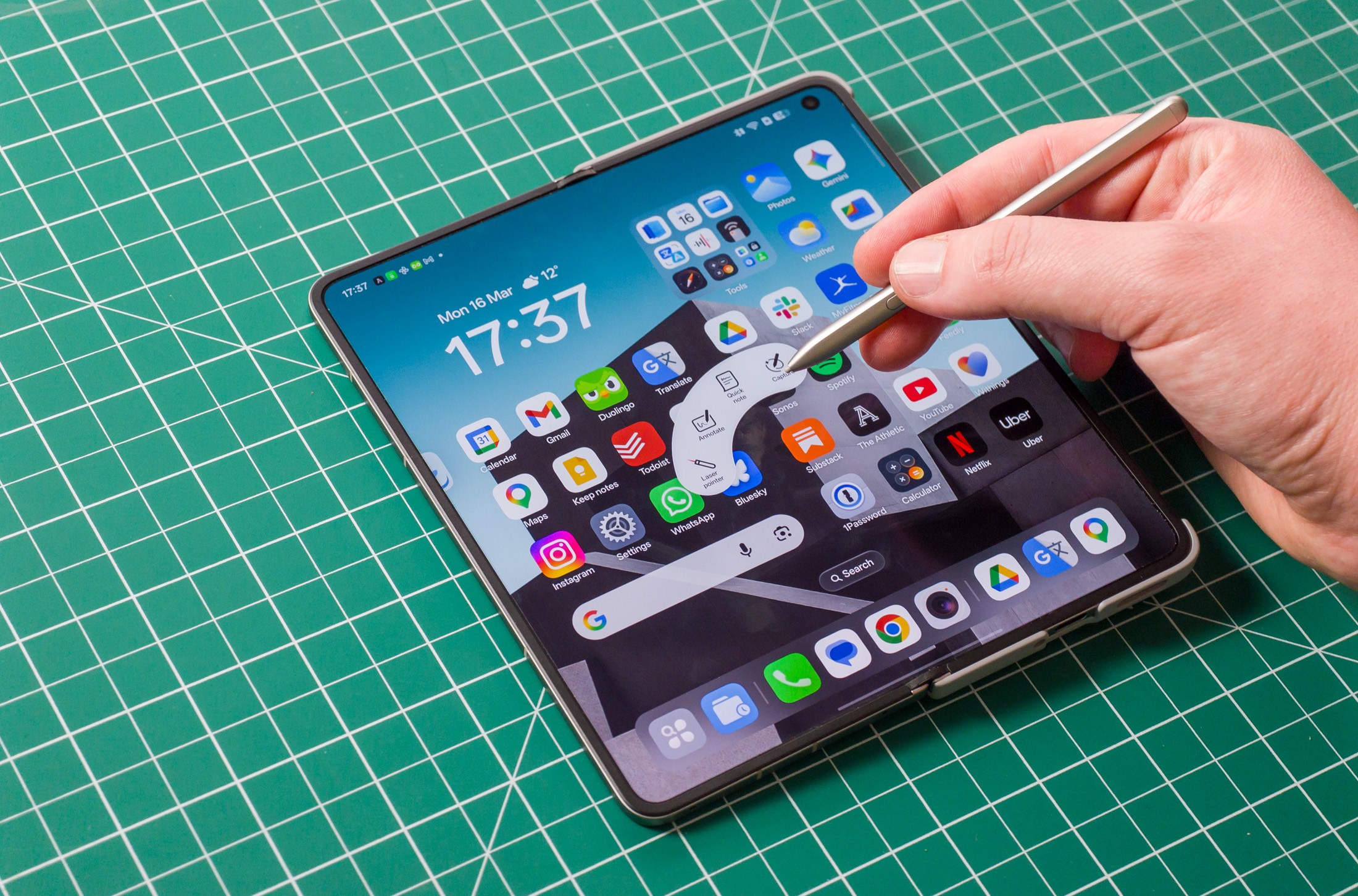 Katlanır ekran devrimi Asya'da yaşanacak gibi görünüyor