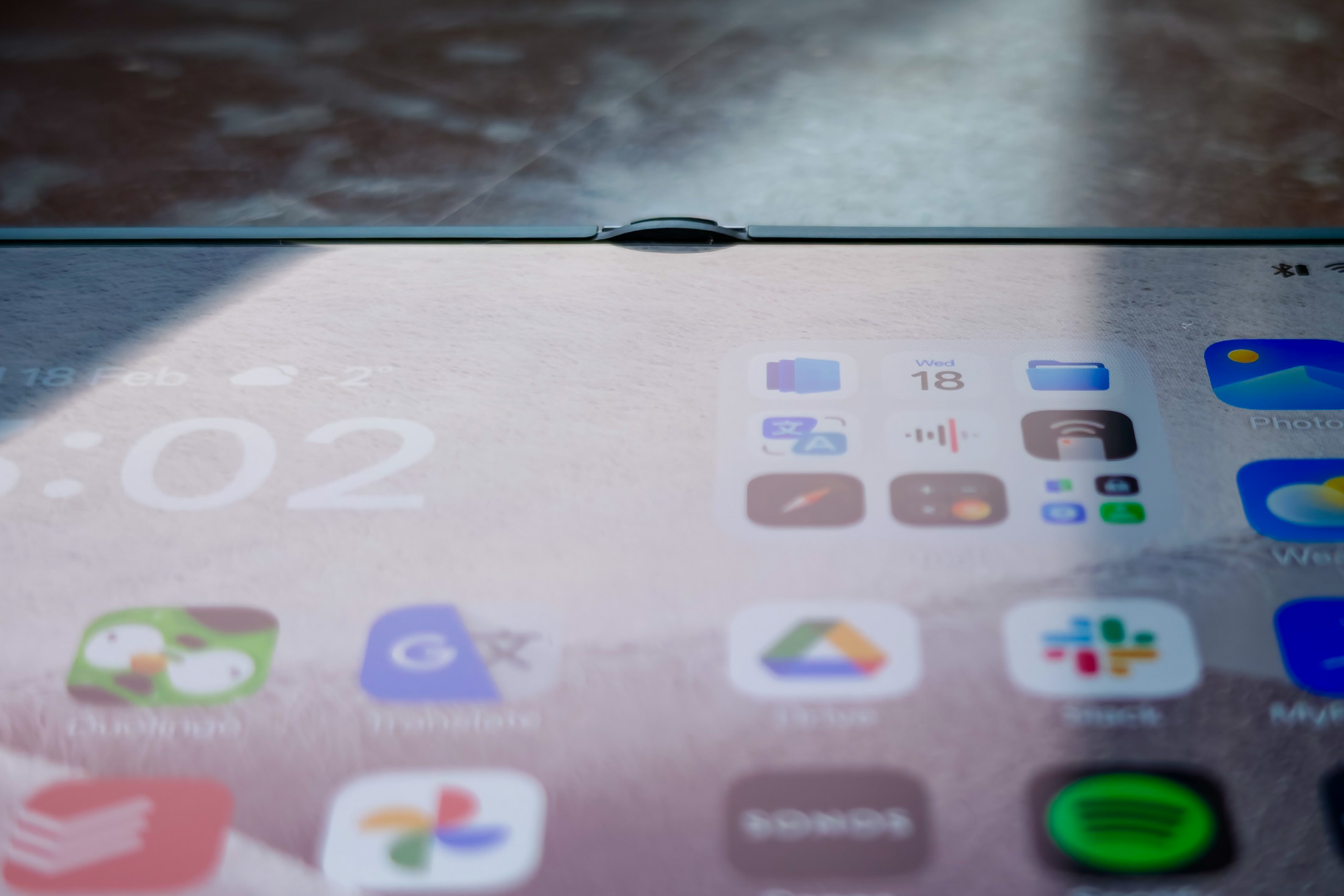 Katlanma çizgisi neredeyse görünmüyor, şaşırtıcı bir deneyim