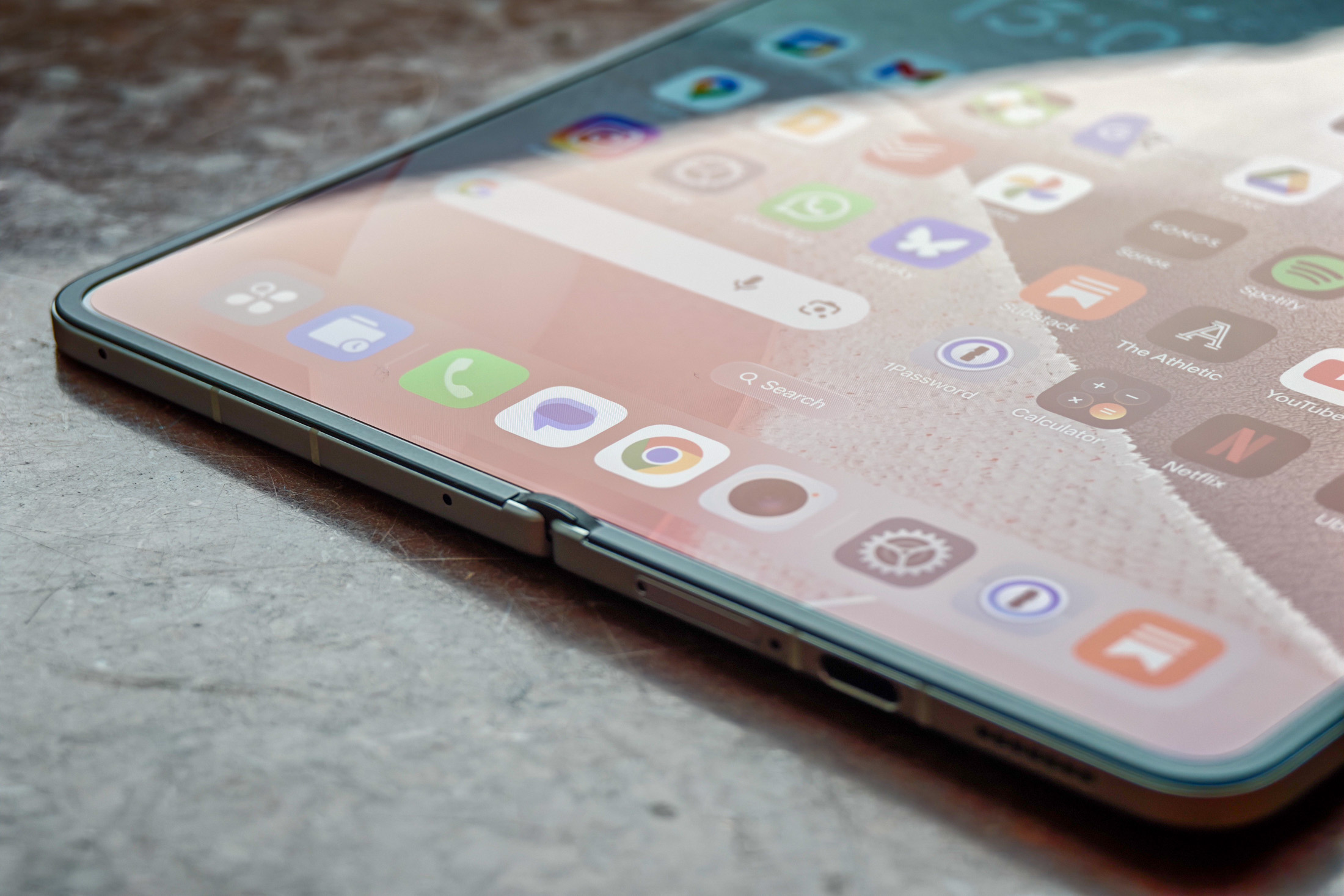 Katlanır ekran, neredeyse görünmez bir kusursuzluk sunuyor