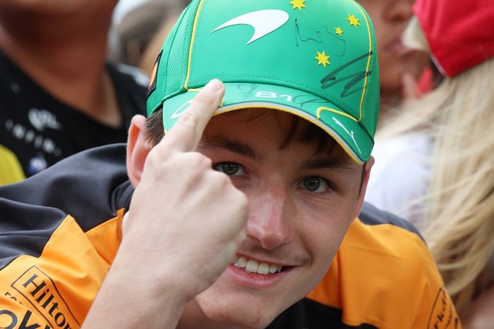 Hız, heyecan, geri çekilen bir düzenleme, pistte gerilim