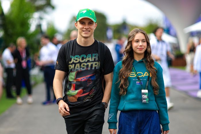 Leclerc zirvede, Melbourne'de Ferrari rüzgarı esiyor