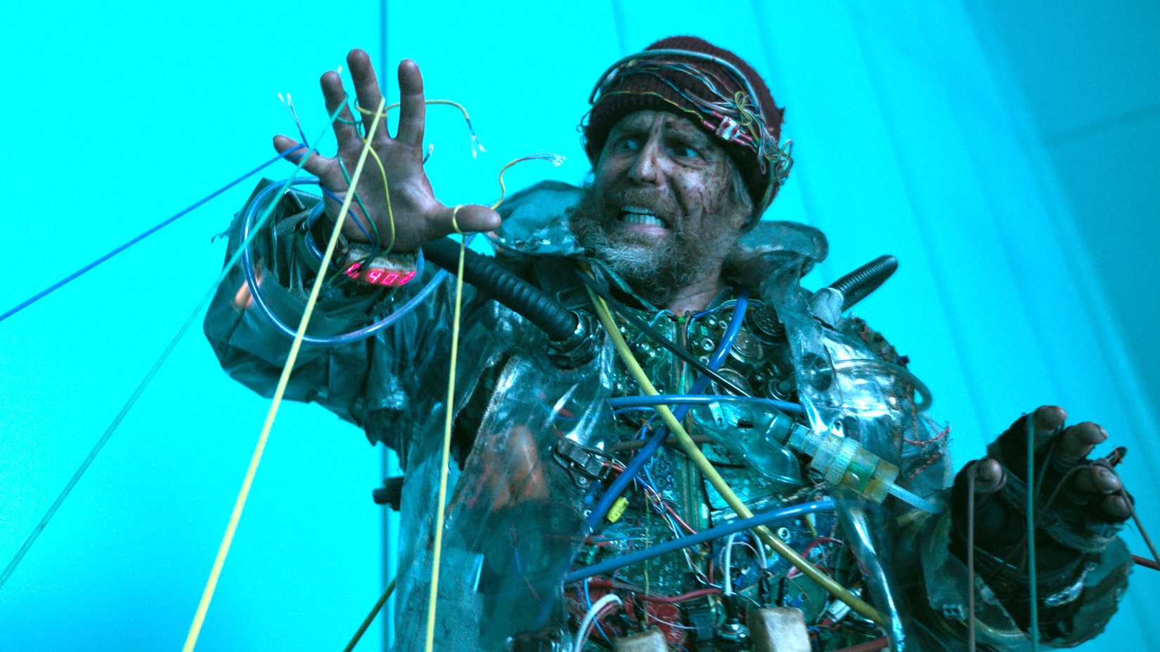 Gerçeklik sorgulaması, kara mizah, distopik eğlence