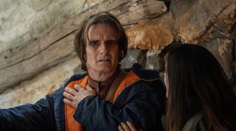 Korku yükseliyor, kasaba kan ağlıyor, Sarı Adam geri dönüyor