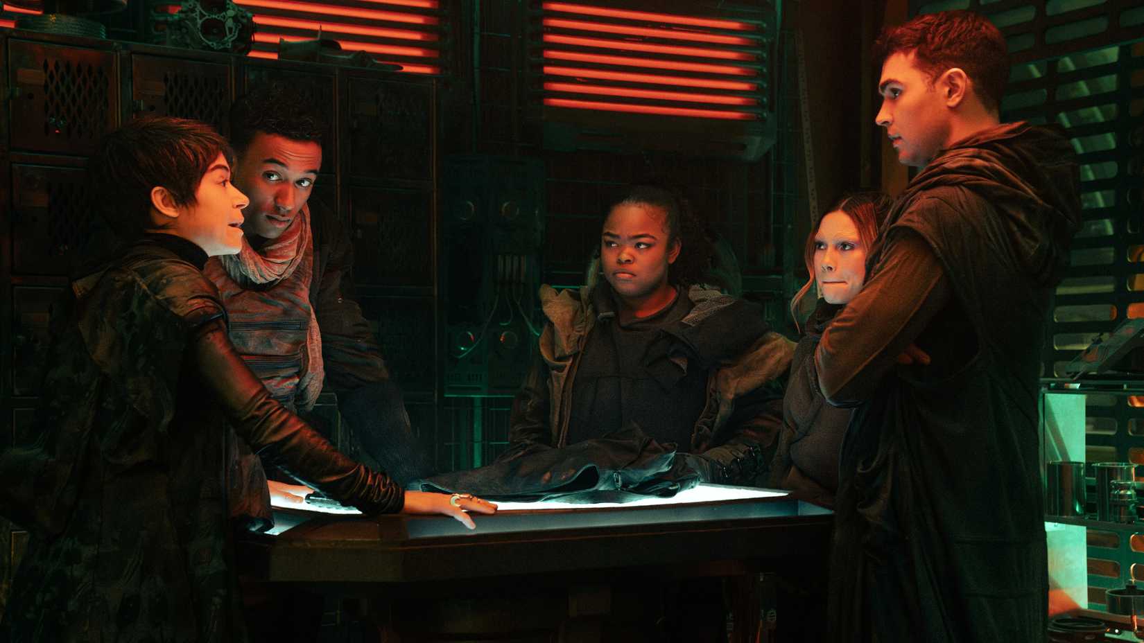 Akademi öğrencileri tehlikede, Frakes'in yönetmenliğinde aksiyon dorukta!