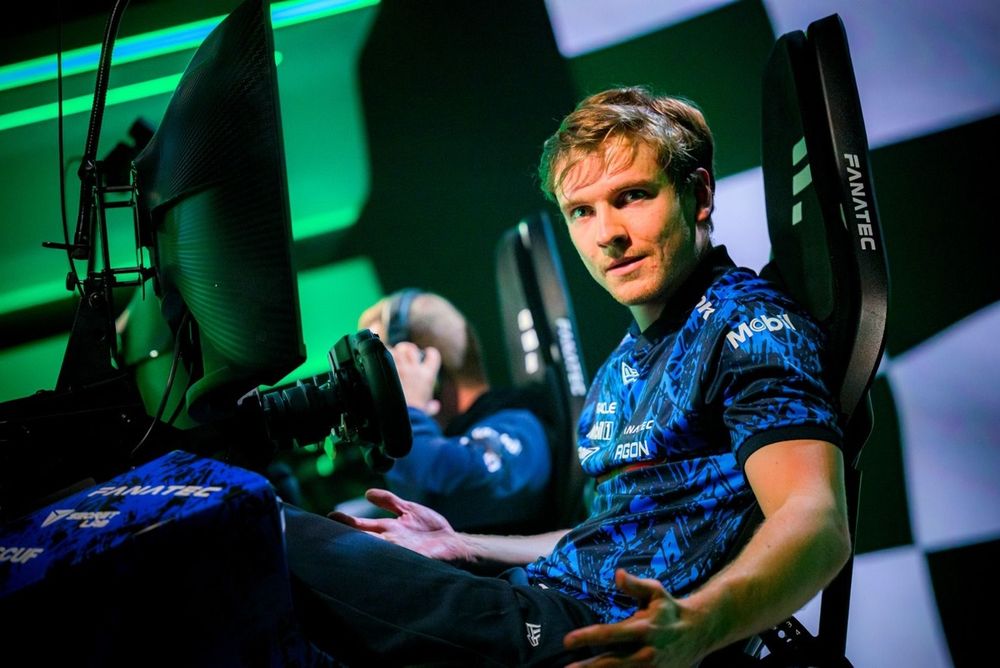 Heyecan dorukta, sanal pistte dünya şampiyonası başlıyor!