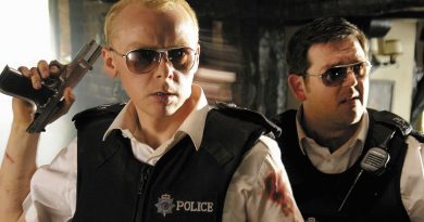 Kaotik eğlence, bol kahkaha, tanıdık korkularla dalga geçiş