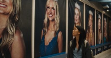 Yabancılaşma, kimlik arayışı, çarpık ayna gibi hayat