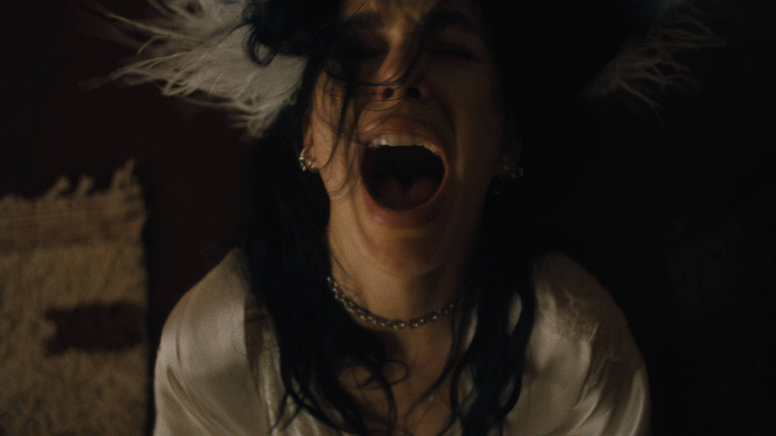 Korku dolu atmosfer, gizem dorukta, karanlık sarmal başlıyor