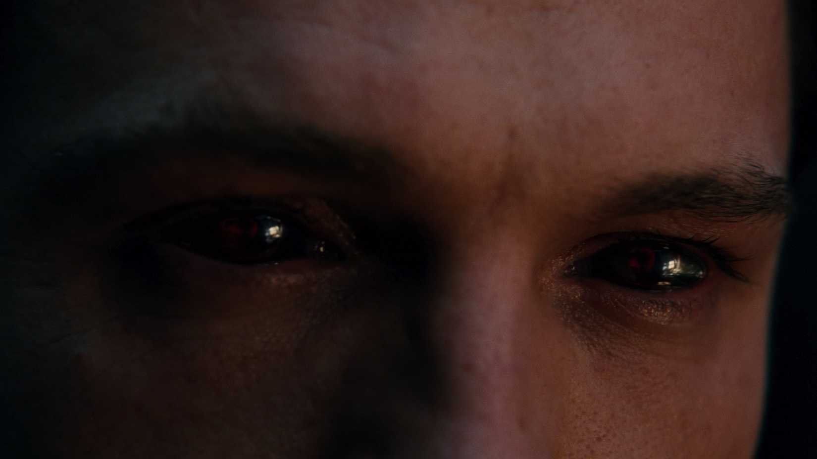 Sesi tanıdık ama kim bu adam, ne işi var?