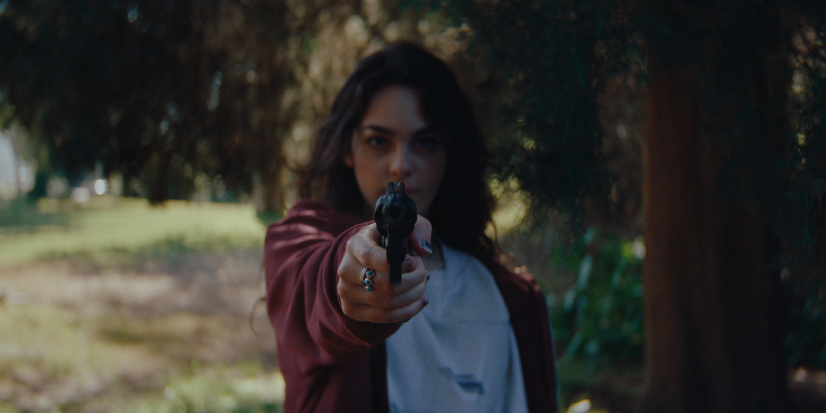 Paralel gerçeklikler, aile bağları ve umut arayışı