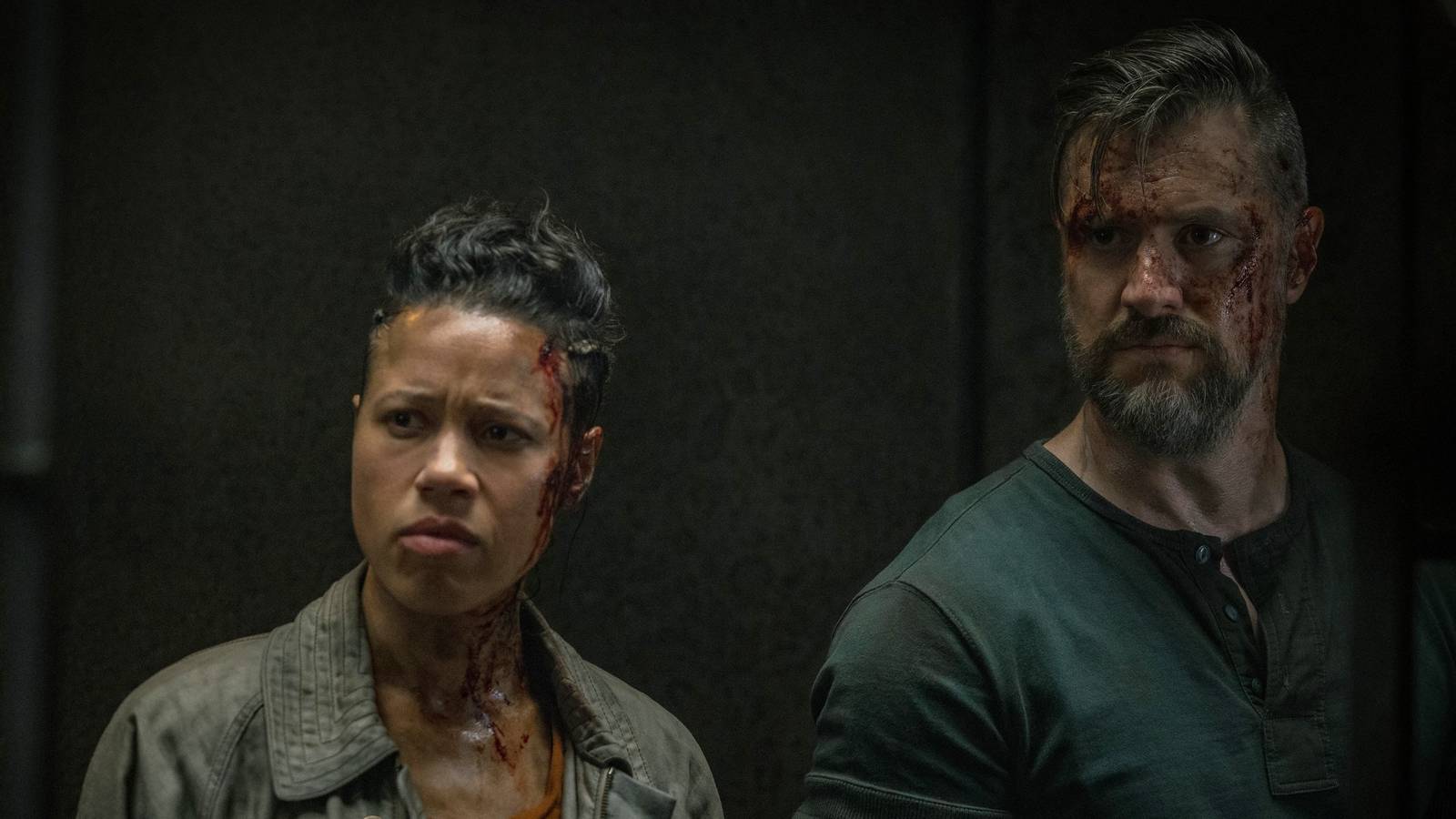 Derinlikli hikaye, etkileyici atmosfer, merak uyandıran distopya