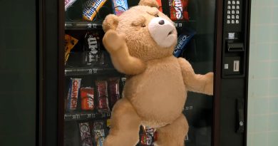 Gözler ekrana kilitlenmiş, heyecan dorukta!