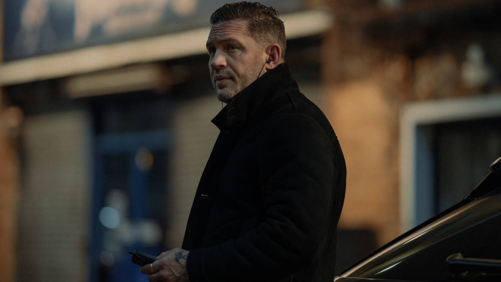 Sokakların derinliklerinde, gerilim hiç eksik olmuyor