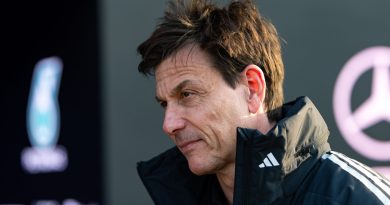 Düşüş komik oldu, Mercedes gülmeyi ihmal etmedi