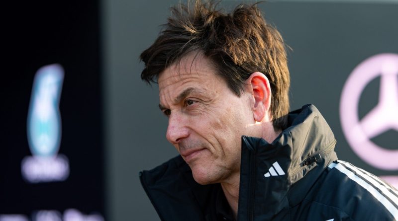 Düşüş komik oldu, Mercedes gülmeyi ihmal etmedi