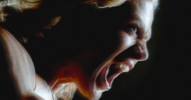 Efsane geri dönüyor, karanlıklar aydınlanıyor, vampirler yükseliyor!