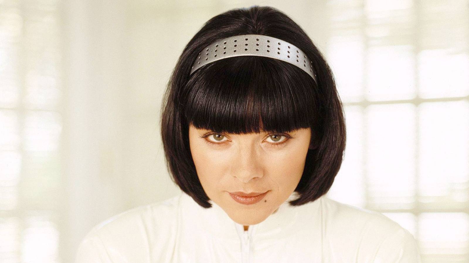 Evrenin derinliklerinde yankılanan kısa soluklu hikayeler